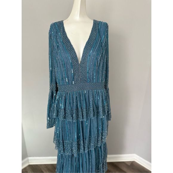 NWT MAC DUGGAL EMBELLISHED BELL SLEEVE TIERED GOWN - Picture 6 of 11